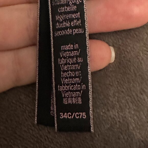 Victoria Secret T-Shirt Bra - Picture 3 of 3